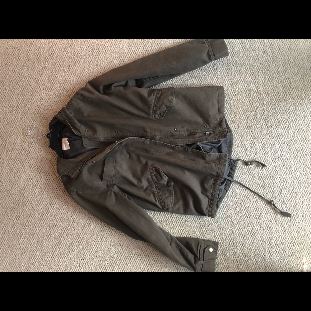 Utility jacket silence and noise